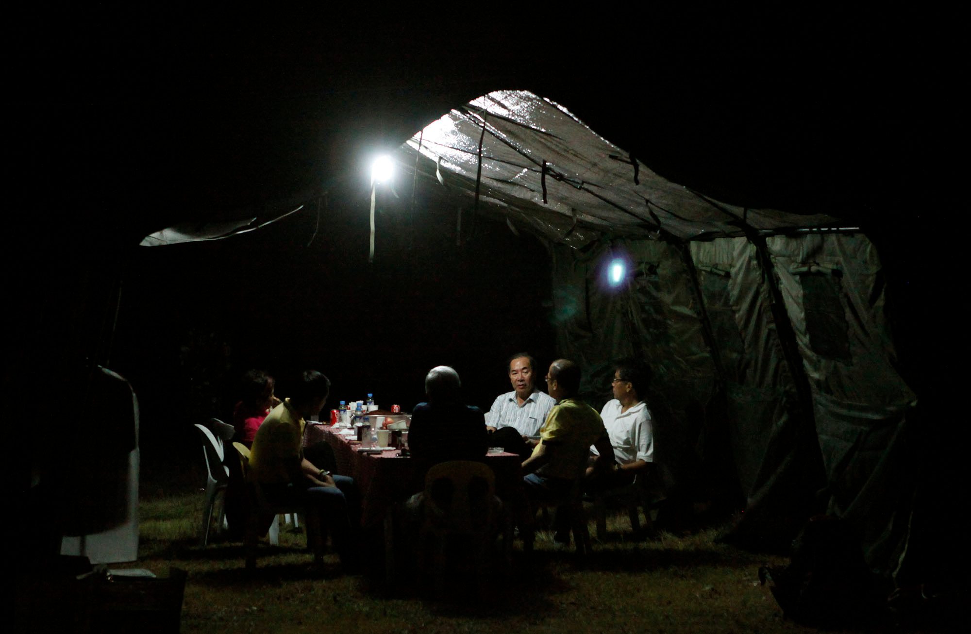 SOLIDARITY. In a meeting with Cabinet officials in a tent in Loon, Bohol, on October 23, 2013. They spend the night in a tent to show solidarity with victims of the magnitude 7.2 quake that struck the province and parts of Central Visayas a week earlier.    