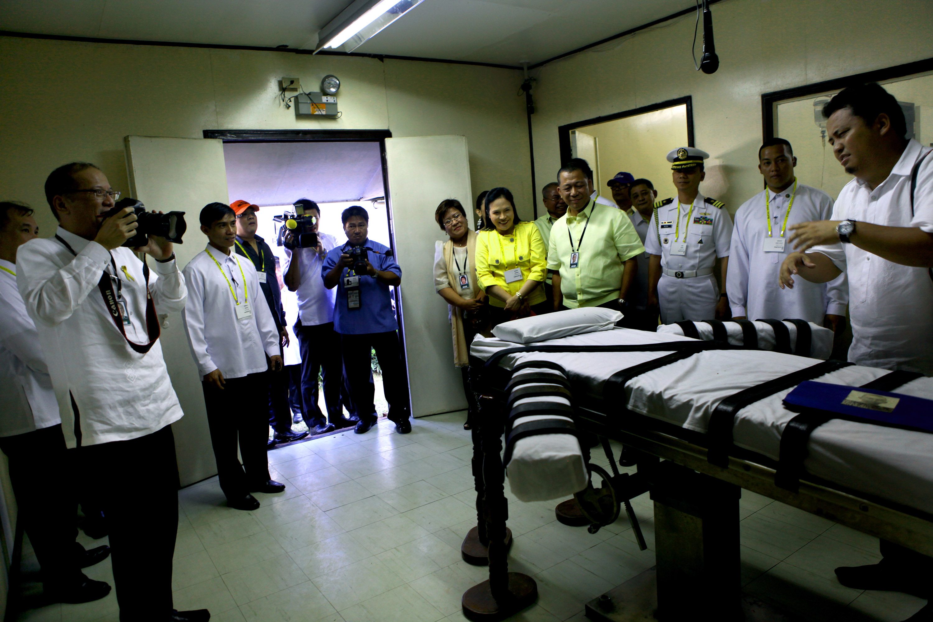 BEHIND THE LENS. Acting as a photographer inside the Bureau of Corrections in Muntinlupa on January 27, 2012   