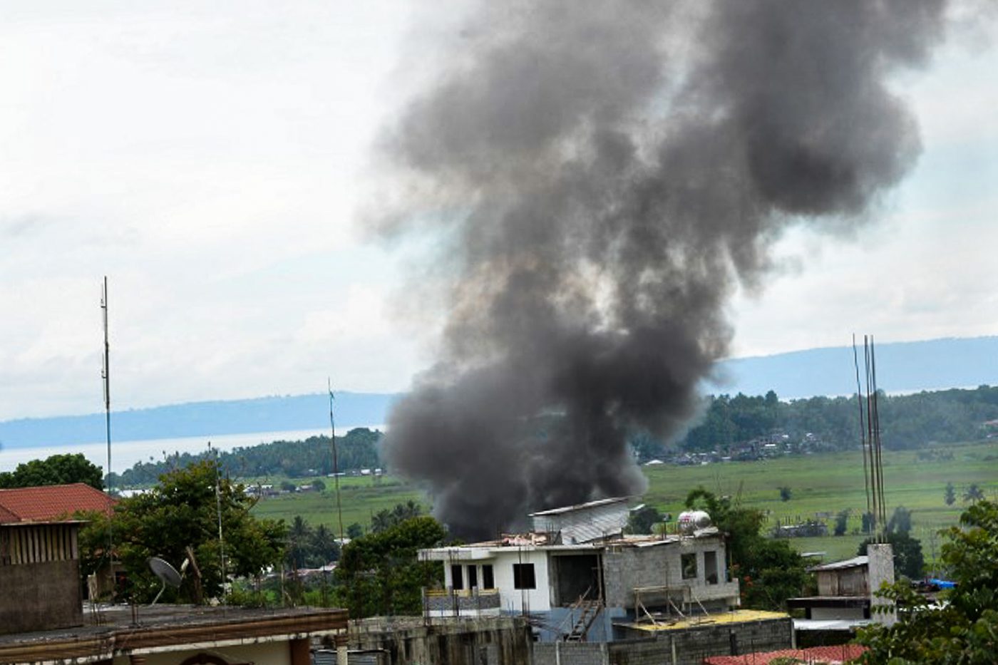 ANOTHER FIRE. Black smoke billows from burning houses near the Lanao del Sur provincial capitol in Marawi. Photo by Ted Aljibe/AFP 