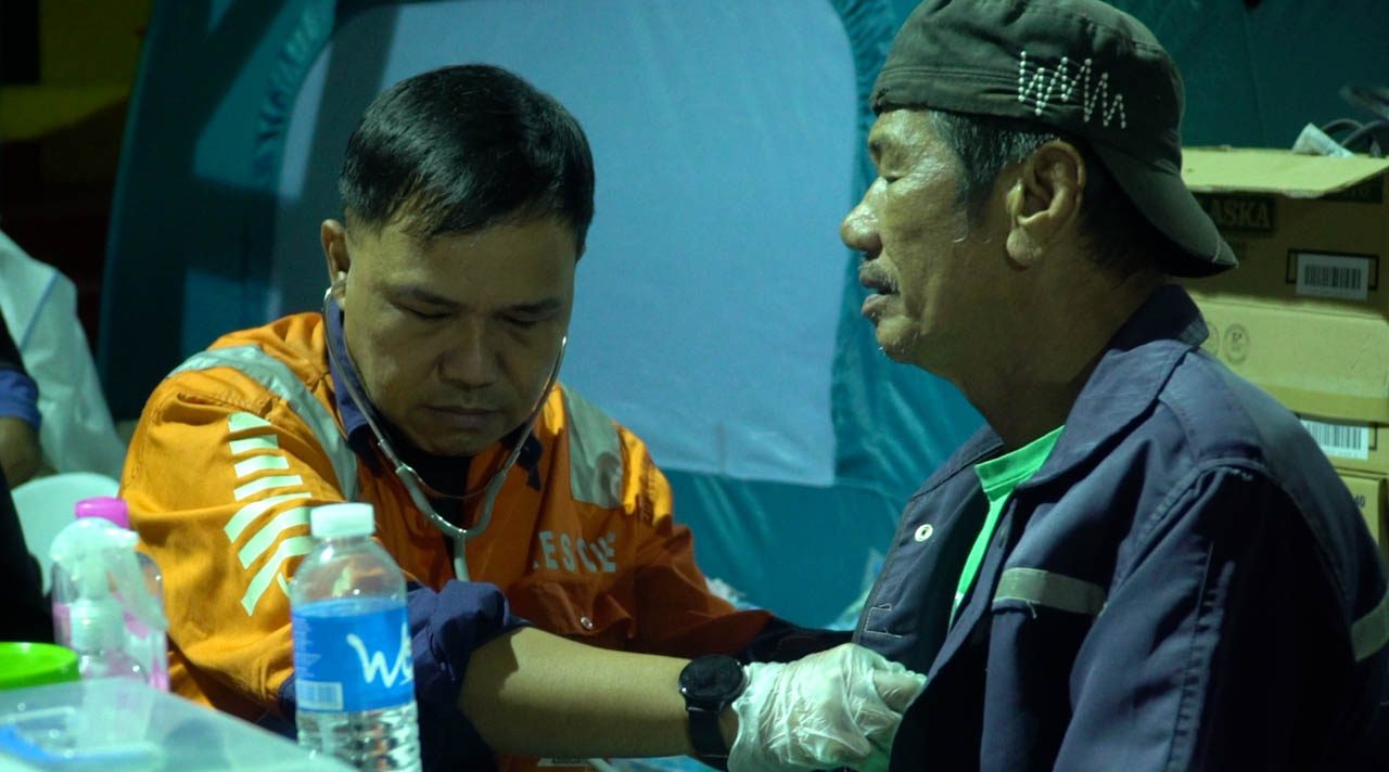 WATCH: Volunteers save the night for Taal Volcano victims