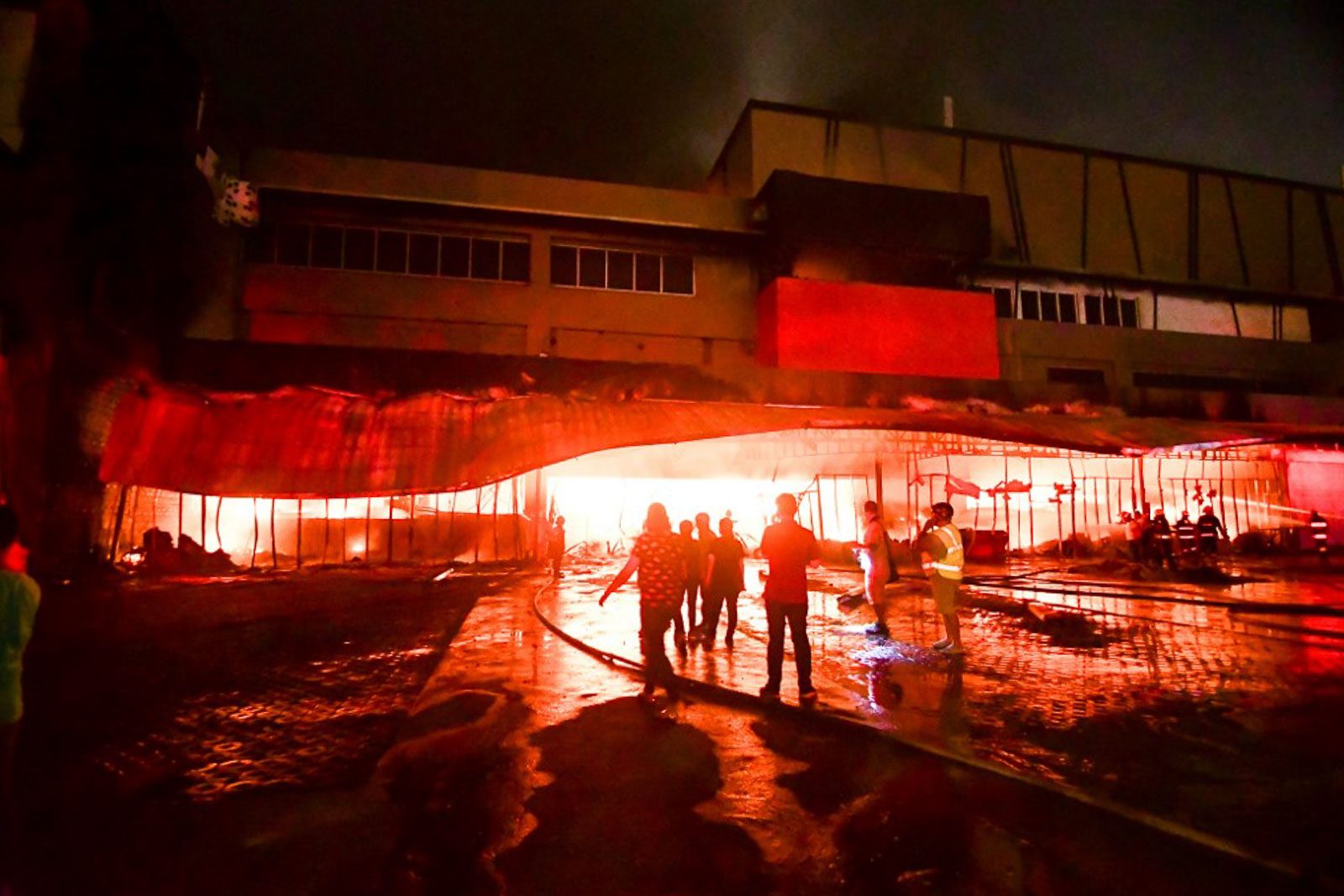 BLAZE. Firemen try to put out a fire inside a mall on October 16, 2019, after a magnitude 6.3 earthquake hit Mindanao. Photo by Edwin Espejo/AFP  