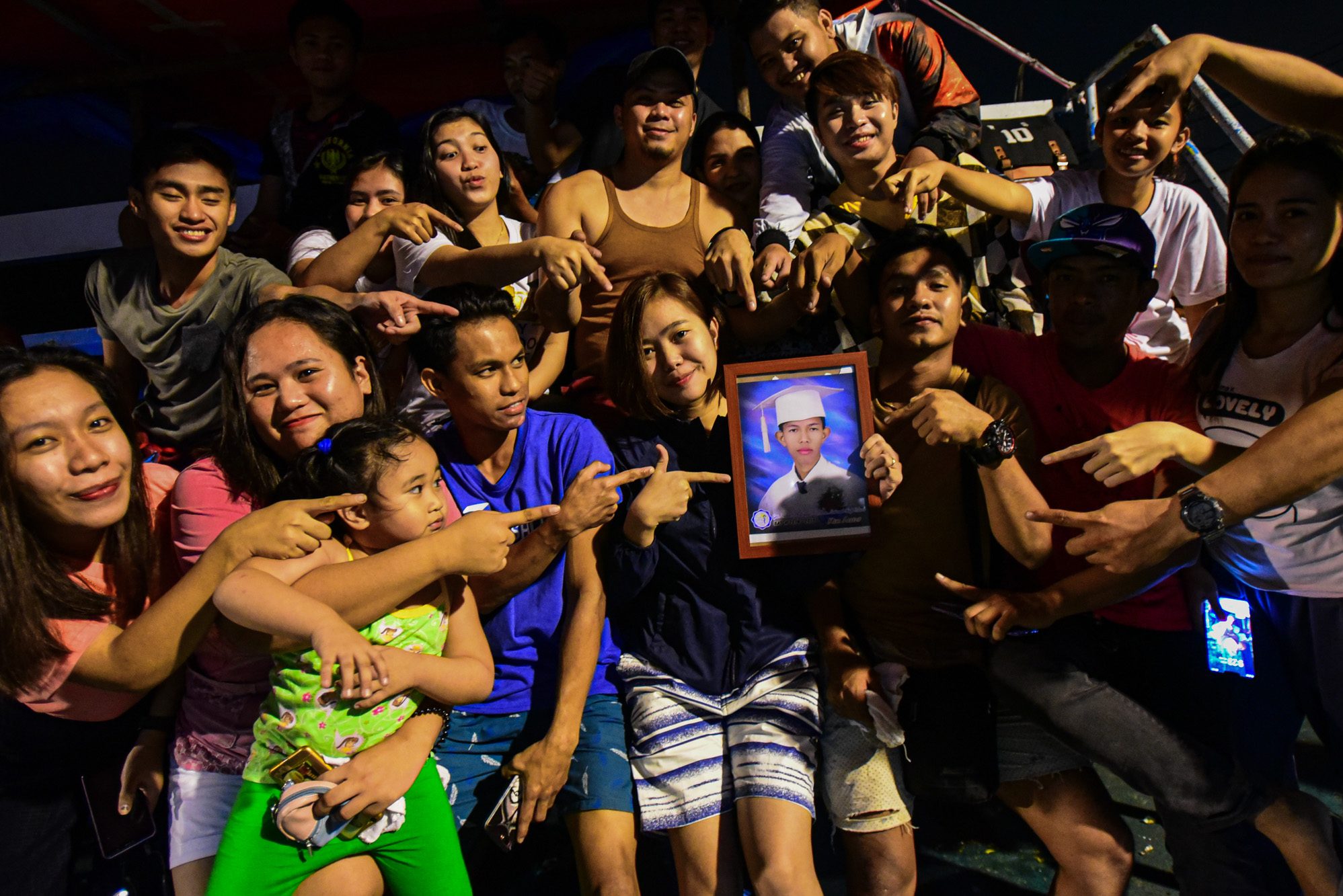 UNITED. The neighborhood remembers Kim Lester Ramos with a group photo. Photo by Maria Tan/Rappler   