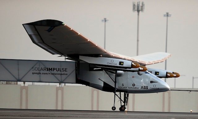 Solar plane passes new test ahead of planned world tour