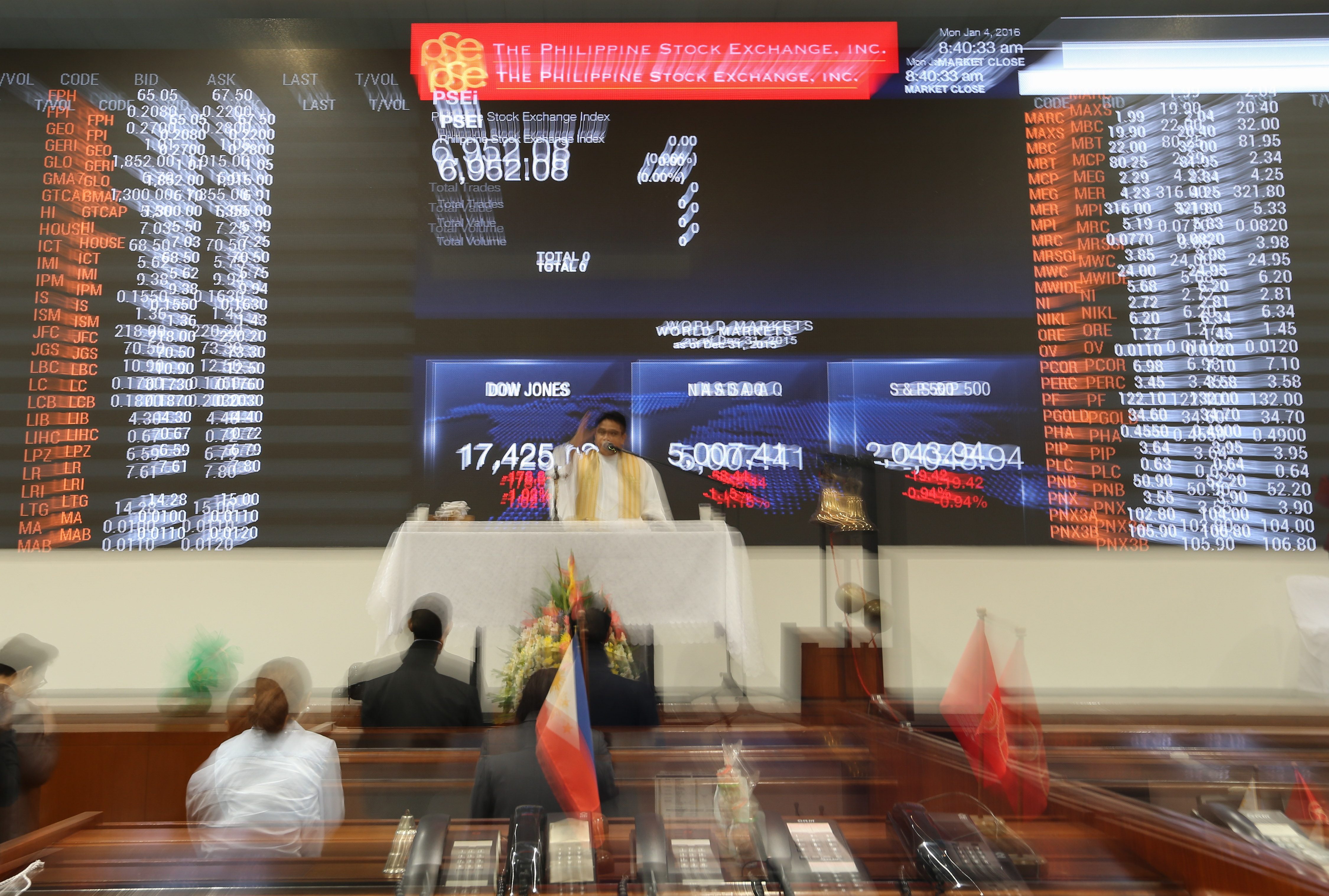BLESSING. A Filipino Catholic priest holds a mass celebrating the first trading day of the year 2016 at the Philippine Stock Exchange (PSE) in the financial district of Makati, January 4. MARK R. CRISTINO / EPA 