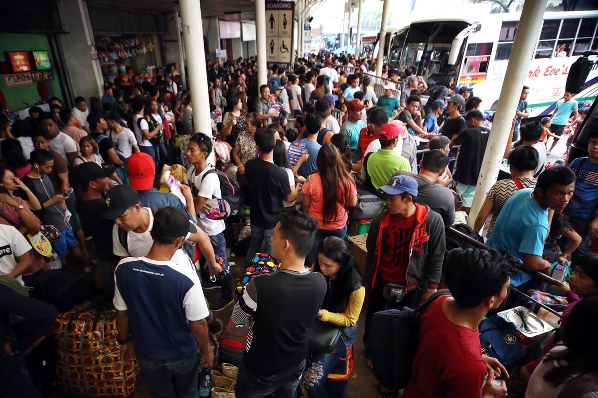 Filipinos start flocking to bus terminals, seaports for Holy Week