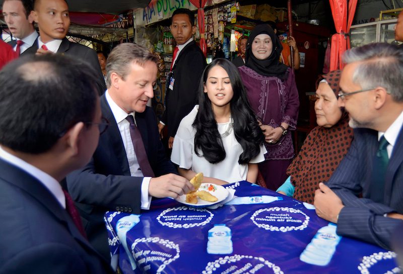 FOTO: PM Inggris makan gorengan