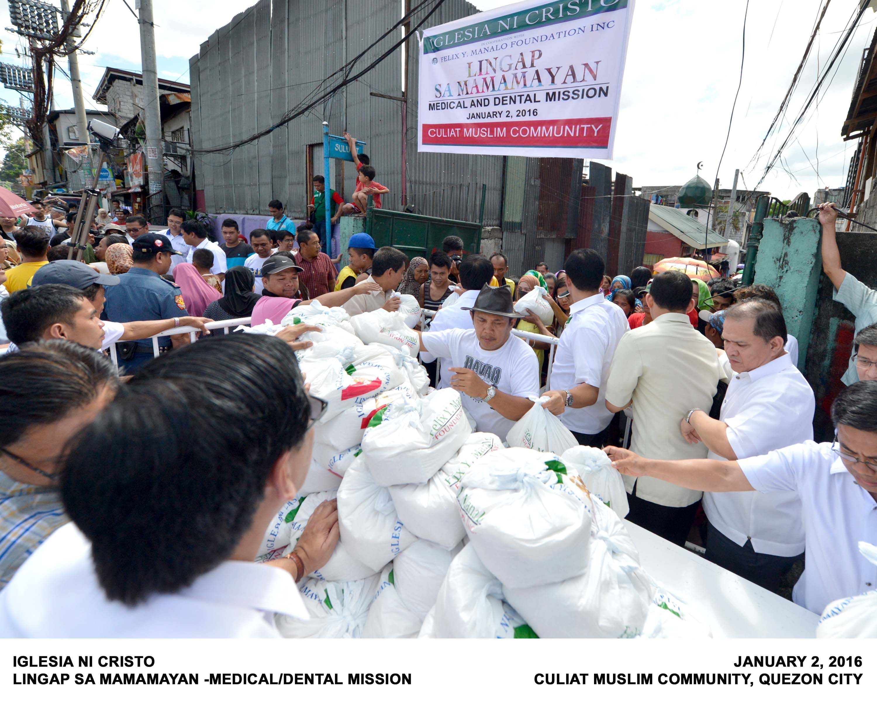 EXTENDING HELP. INC members hand out relief packs to some residents of Barangay Culiat, Quezon City. Photo from the Iglesia ni Cristo 