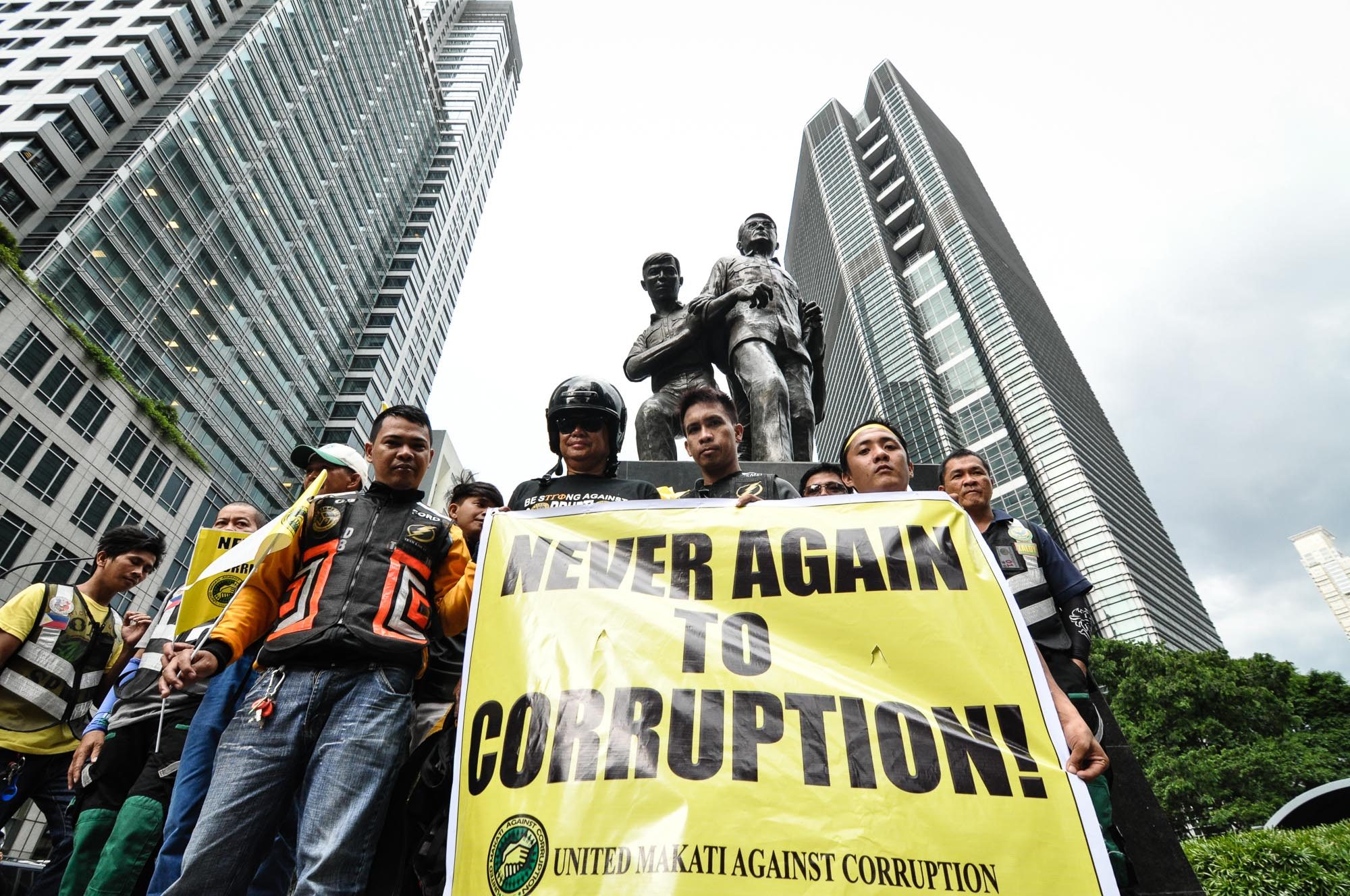 Anti-graft group honors Ninoy Aquino in Makati motorcade