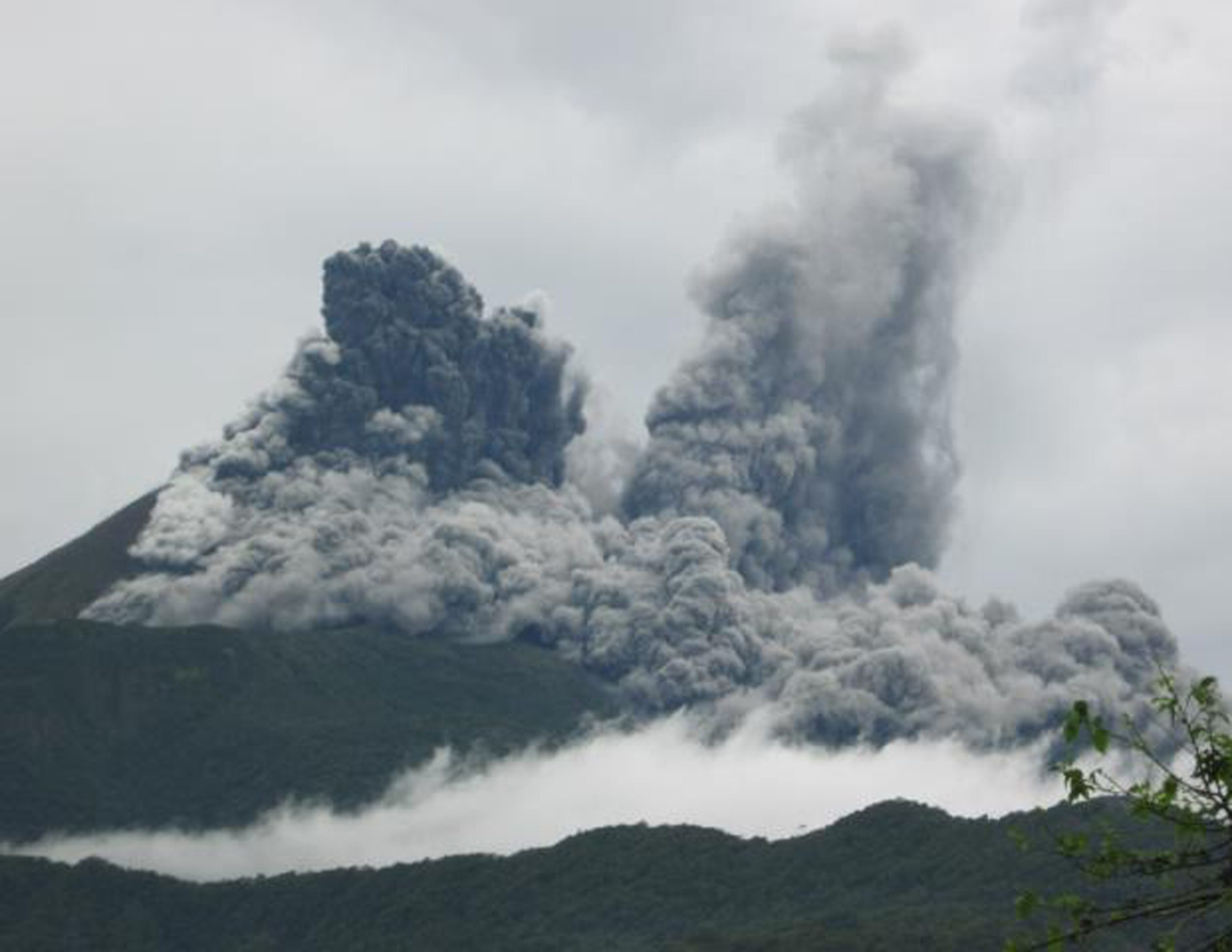 SPORADIC. Mount Bulusan is known for its sudden and sporadic eruptions. Photo by Rhaydz Barcia/Rappler   