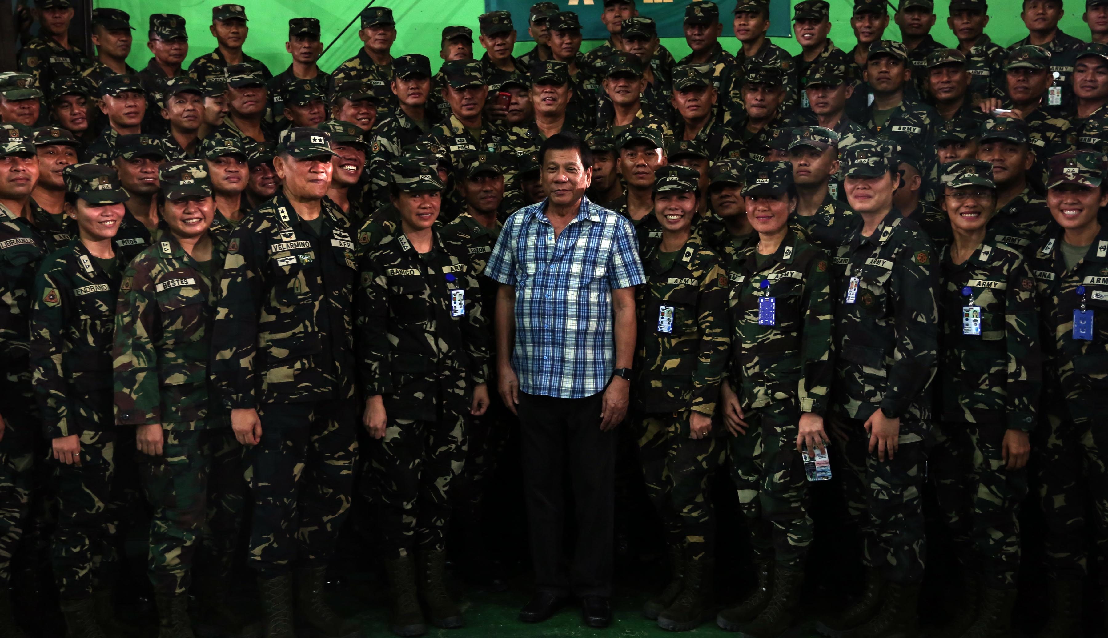 TROOPS. President Duterte with soldiers in a recent visit to a camp in the Visayas. 