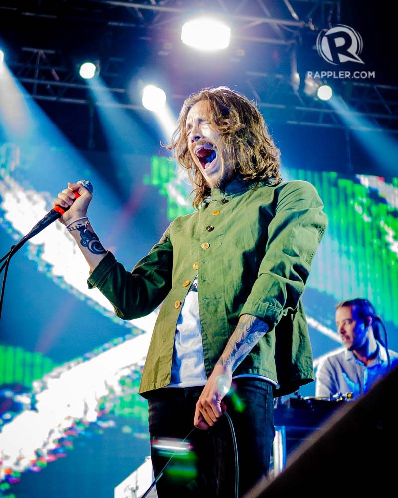 BRANDON BOYD. The Incubus frontman rocks out in Manila. Photo by Stephen Lavoie/Rappler 
