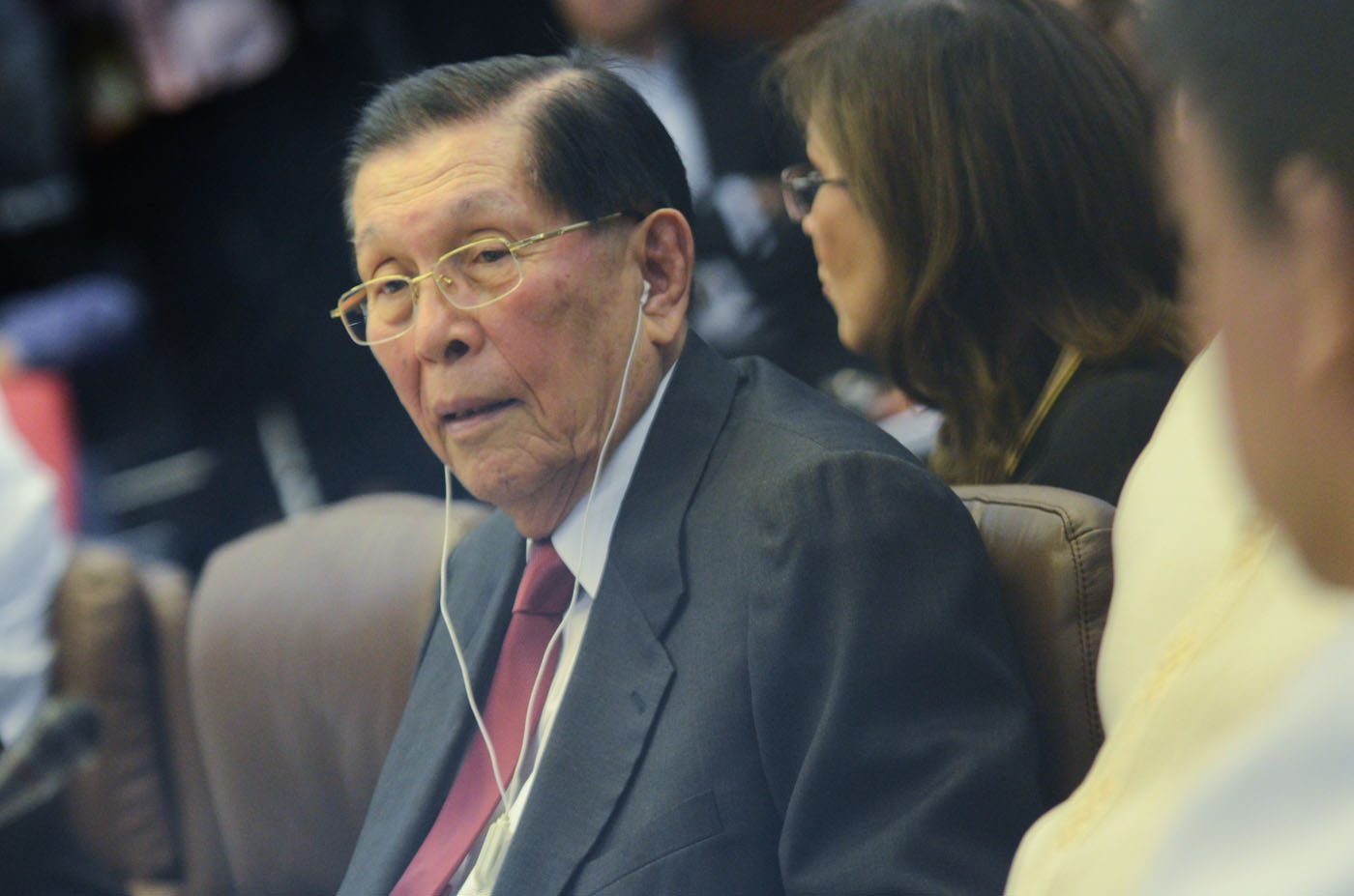 'COMPARTMENTED.' Senator Juan Ponce Enrile during the Senate's probe into the Mamasapano clash. Photo by Alecs Ongcal/Rappler 