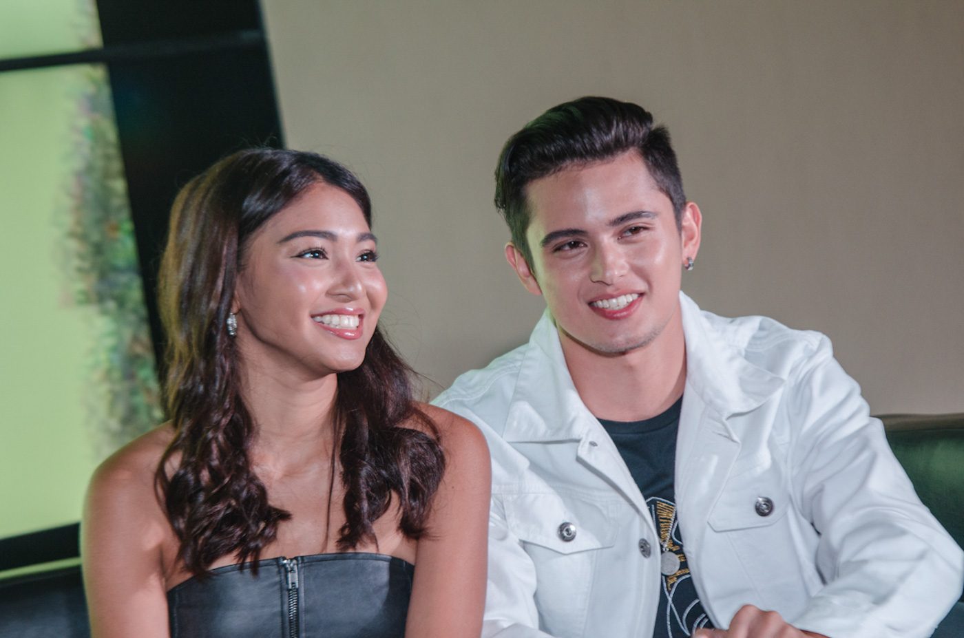 HAPPY COUPLE. Nadine Lustre and James Reid at a press conference in January 2018. File photo by Rob Reyes/Rappler 
