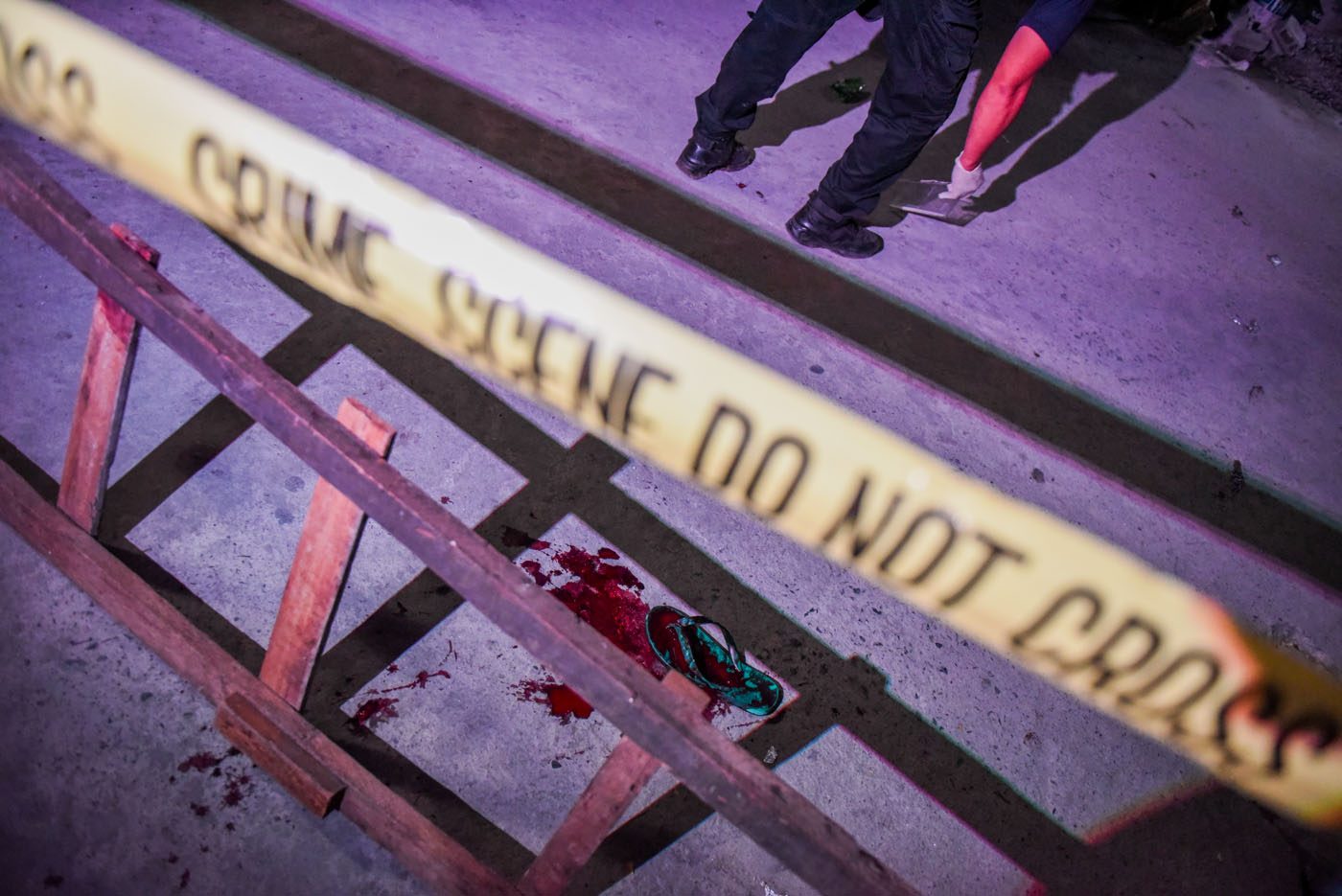 De Lima: Cop killing suspect about to surrender ‘clearly a crime’