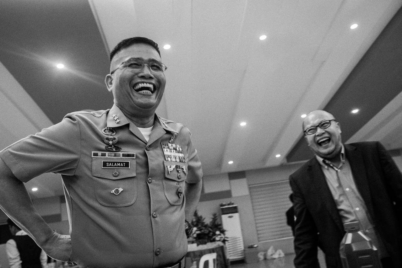 LIGHT MOMENT. General Salamat and Angelo Valencia of Klassrum ng Pag-asa. Philippine Marines have assisted Valencia in building public schools from Mt Pulag to Patikul, Sulu. Photo by Rick Rocamora   