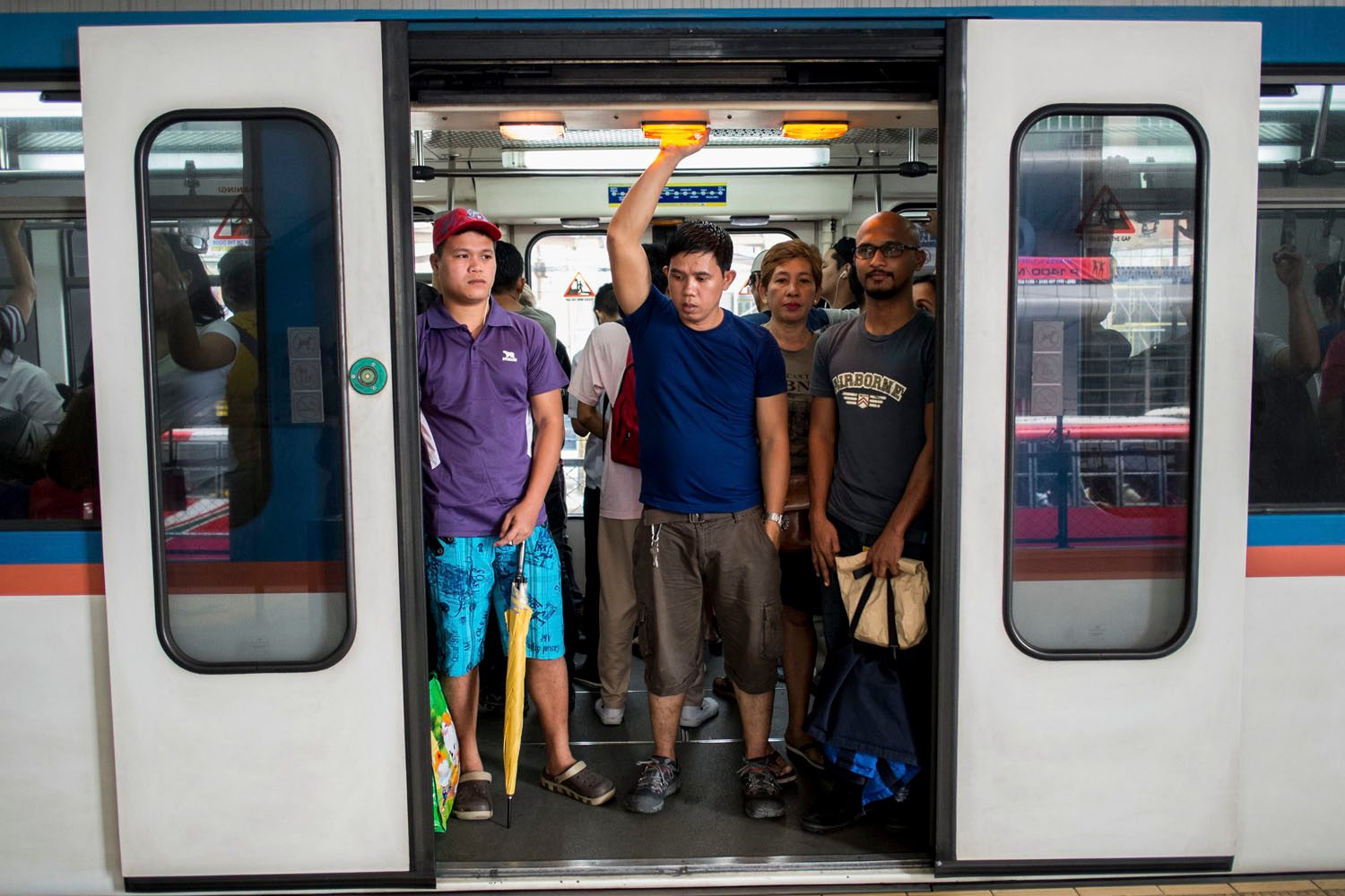 SC urged to strike down MRT, LRT fare hike