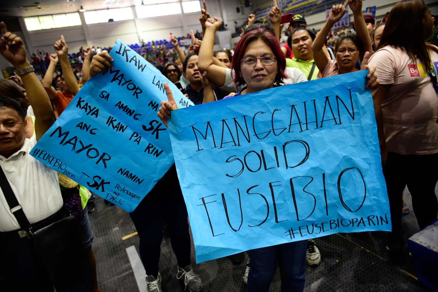 SOLID EUSEBIO. Supporters of Mayor Bobby Eusebio protesting inside Pasig Sports Center which started while proclamation is ongoing. Photo by Rob Reyes/Rappler  
