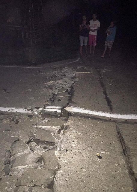 CRACKS. Aftermath of the quake that rocked Surigao City on February 10, 2017. Photo by Jong Labrador 