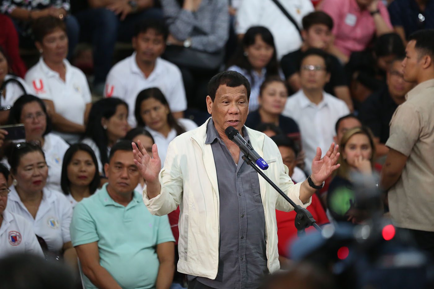 Duterte willing to be crucified if priests debunk corruption allegations