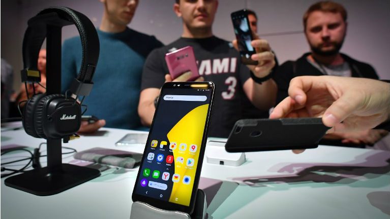 ‘Russian Google’ unveils first smartphone