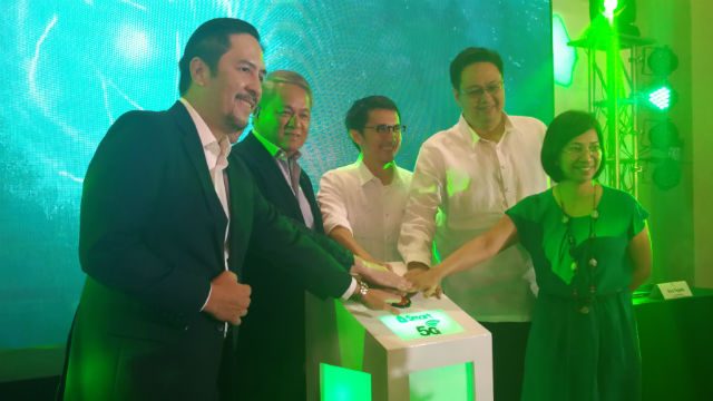 PLDT and CDC executives and officers 'fire up' the 5G network in Clark 