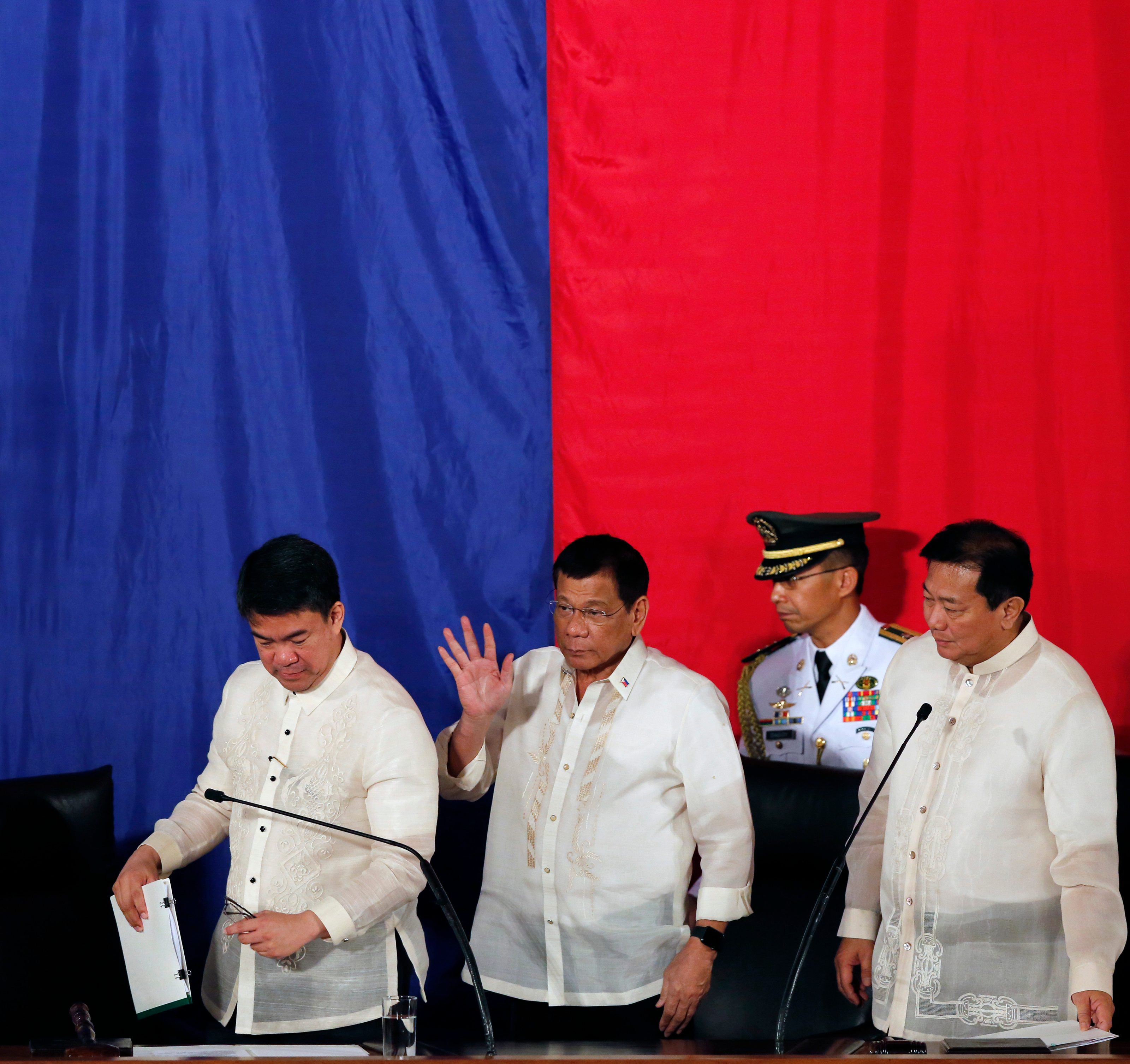 TOP ALLIES. Duterte joined by his lieutenants in the 17th Congress – Alvarez and Senate President Koko Pimentel. All 3 are from the ruling PDP-Laban. Photo by Francis R. Malasig/EPA   