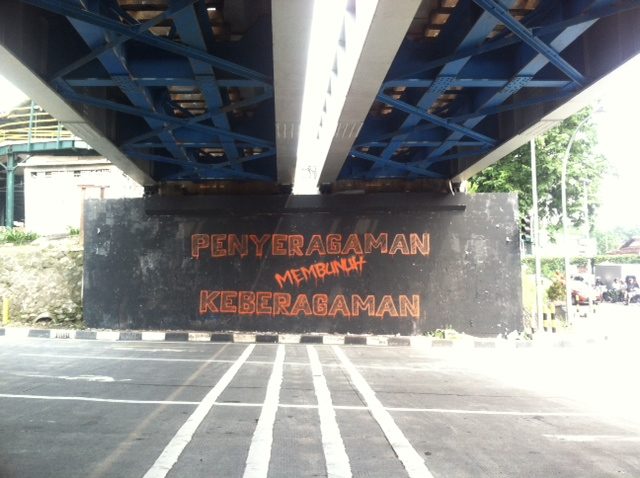 Perlawanan intoleransi di tembok jalanan Yogyakarta