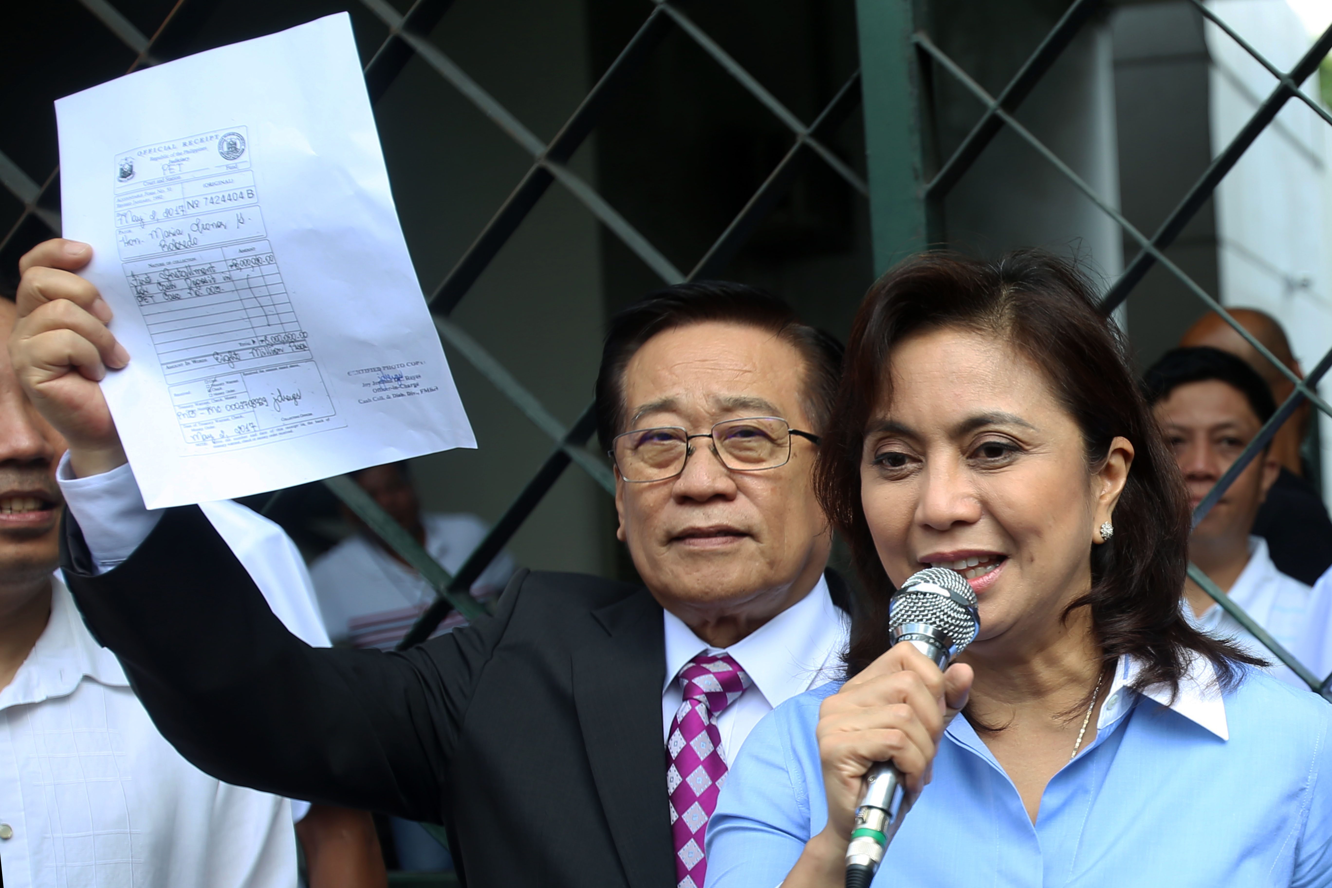 TOP CLIENT. Romulo Macalintal with Vice President Leni Robredo. File photo by Ben Nabong/Rappler 