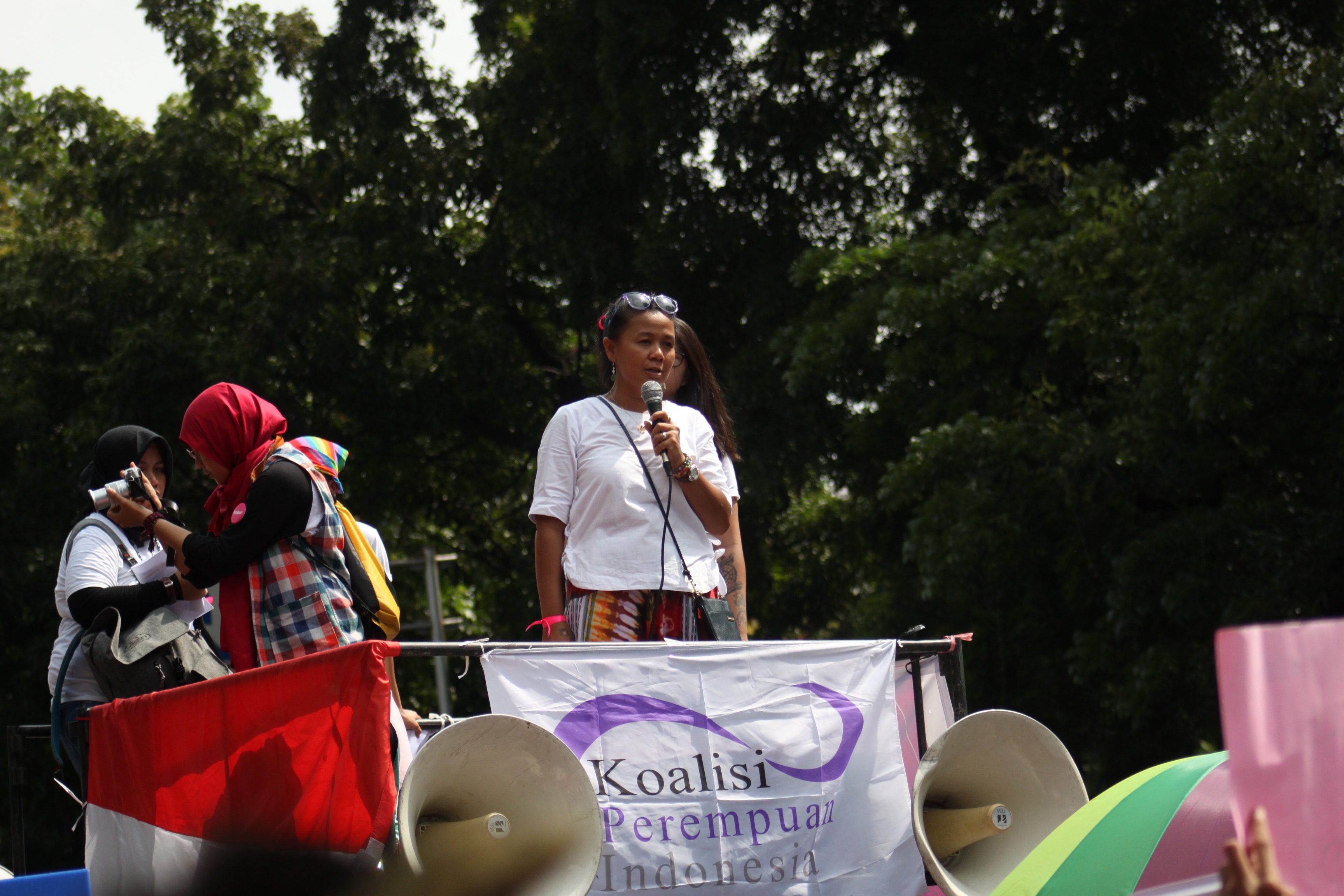 REAL TALK. Women and gender equality activists galvanized the crowd of hundreds. Photo by Diego Mahameru Batara/Rappler 