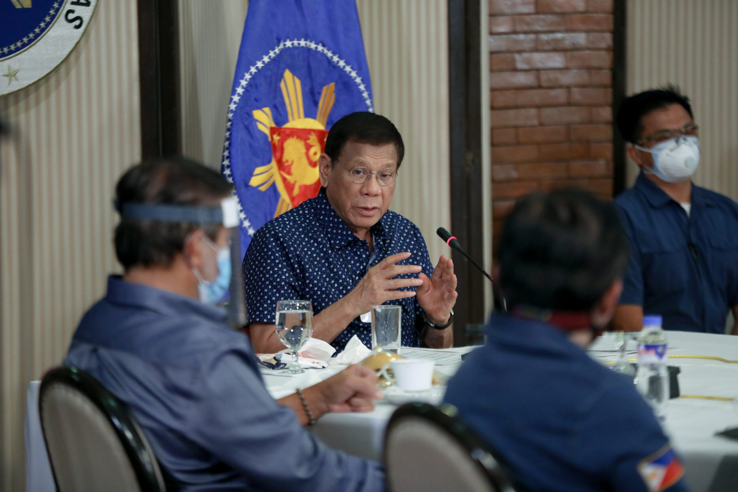 Duterte meets health policy experts as decision on lockdown looms