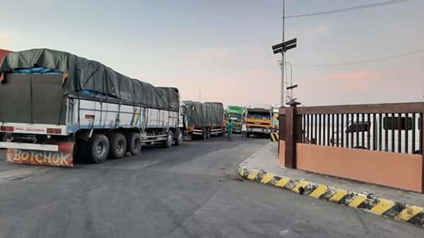 CONGESTED. Delivery trucks pile up at the Pio Duran port in Albay province. Photo from Municipal Disaster Risk Reduction Management Council Pio Duran, Albay Facebook page 