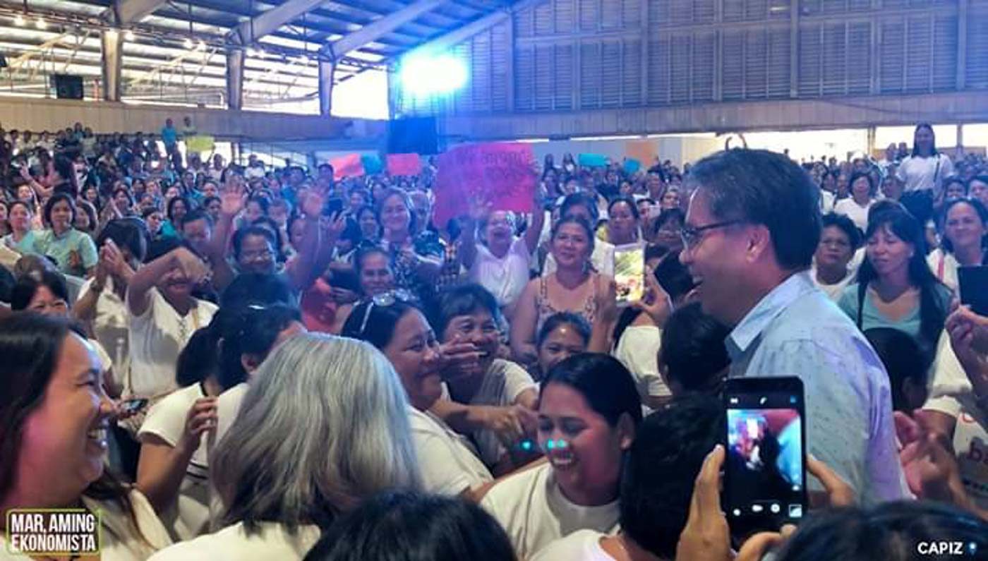 SOLO. Roxas launches his senatorial bid with locals at the Dinggoy Roxas Civic Center in Roxas City, Capiz on February 12, 2019. Photo from Roxas' Facebook page  