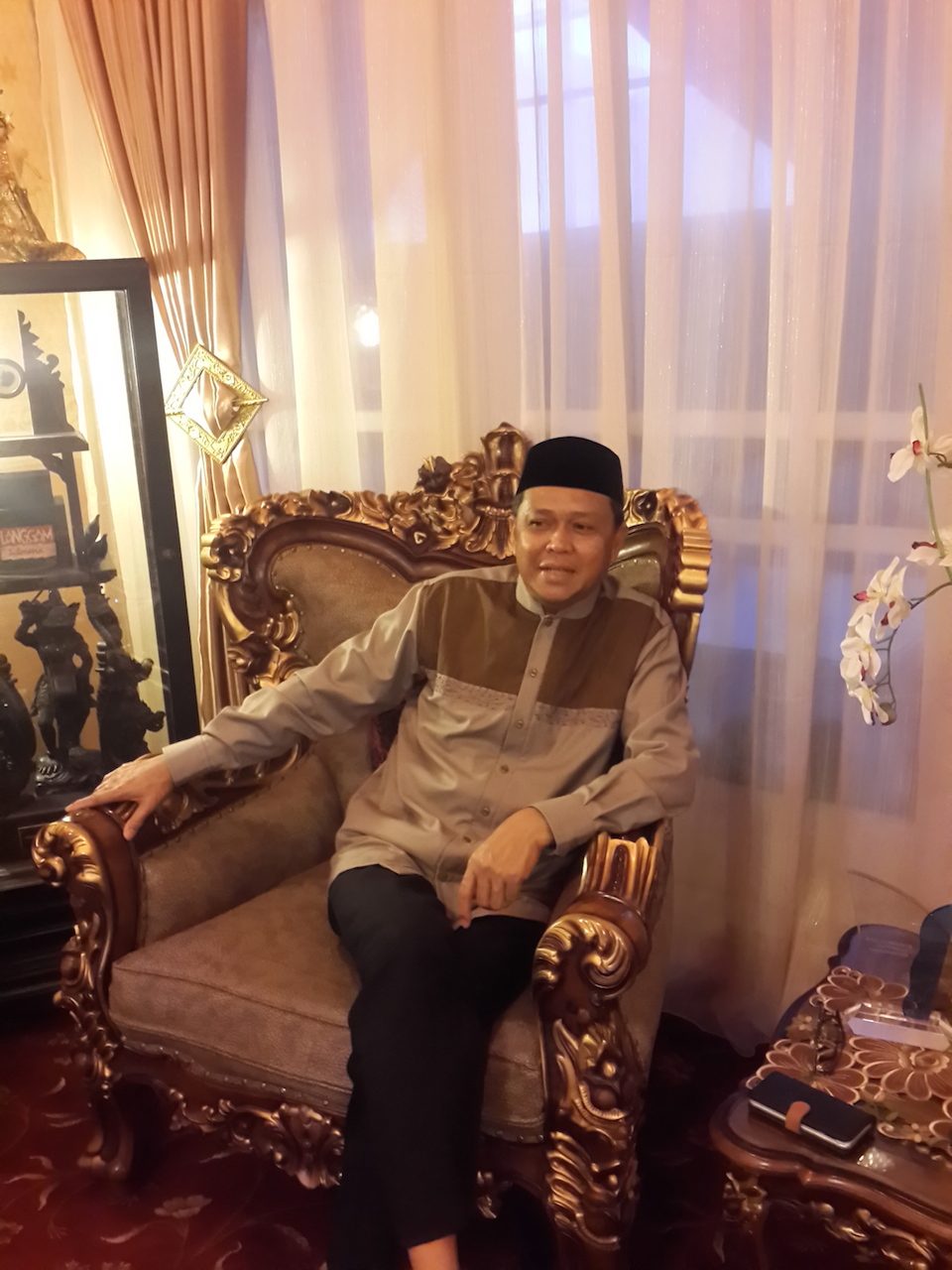 Bupati Bantaeng Nurdin Abdullah di rumah jabatan. Foto oleh Uni Lubis/Rappler.com 