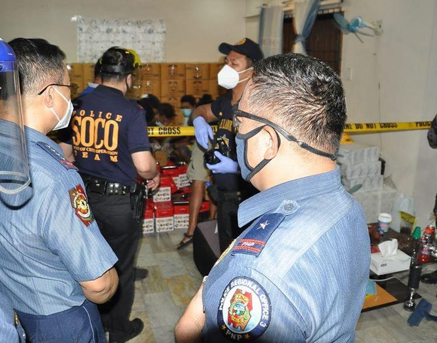 CRIME SCENE. PNP chief General Archie Gamboa (left) and Central Luzon police director Brigadier General Rhodel Sermonia  watch the inspection of 756 kilos of shabu inside a rented house in Barangay Lias, Marilao, Bulacan. (Photo from Police Regional Office 3) 