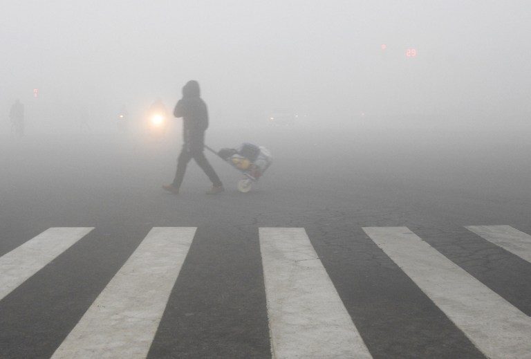 Planes grounded as smog chokes China for fifth day