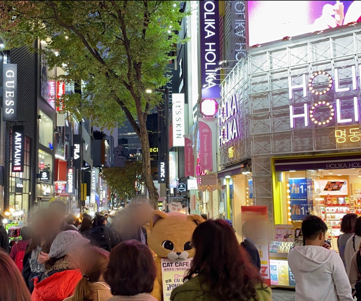 Favorite place. The Myeongdong shopping district, a Filipino favorite in Seoul, teems with tourists in November 2019, a month before the novel coronavirus emerged in Wuhan, China. Photo by Nikko Dizon/Rappler 