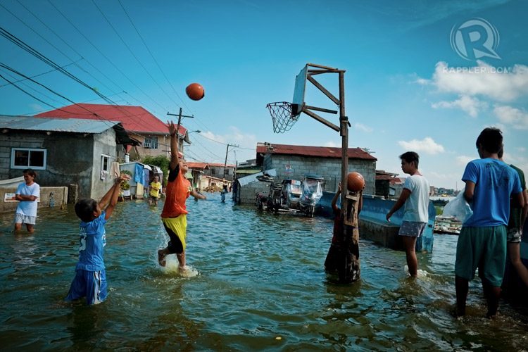 PLAYTIME. Children in Santo Rosario play water basketball in the flooded street.