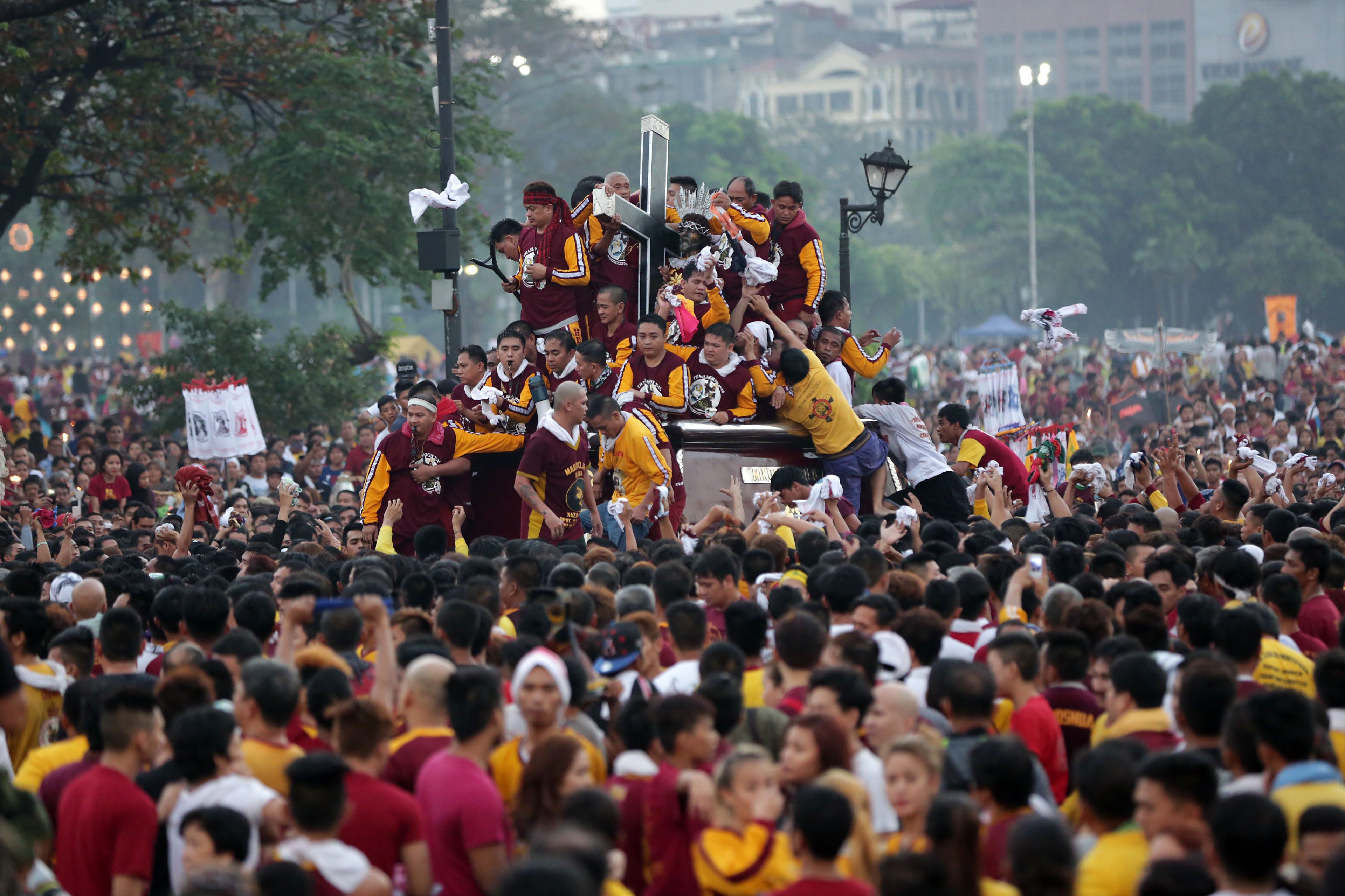 DEVOTION. Devotees try to get near the carriage carrying the image of Jesus of the Black Nazarene as the annual Traslacion starts at the Quirino Grandstand in Manila on Saturday, January 9, 2015. Photo by Ben Nabong/Rappler   