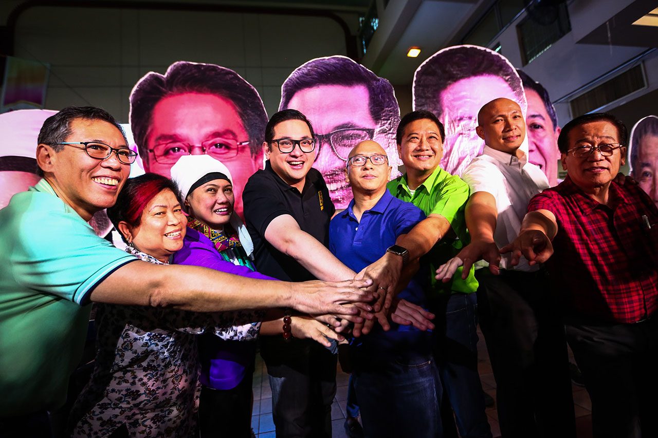 GETTING THE YOUTH VOTE. Several Otso Diretso candidates pose fo a picture during an event at he UP Bahay ng Alumni in Quezon Cit on February 6, 2019. Photo by Jire Carreon/Rappler 