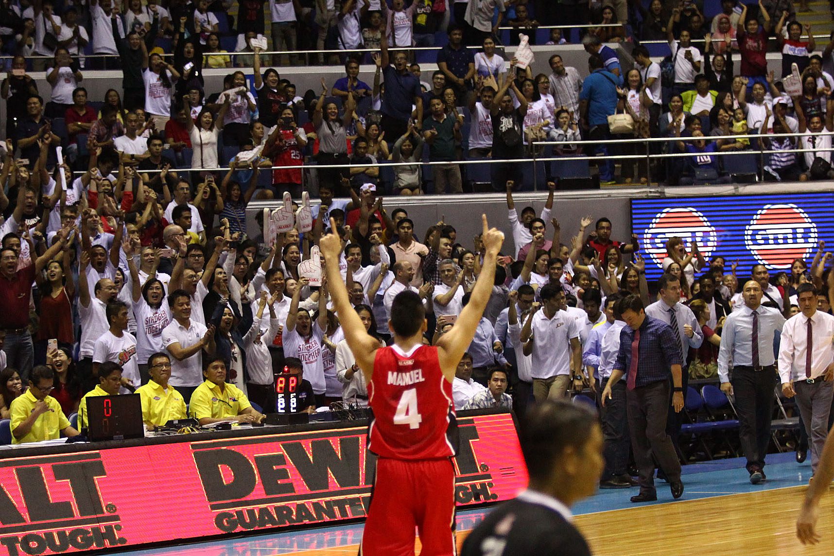 Alaska suspends Manuel, Exciminiano for playing outside the PBA