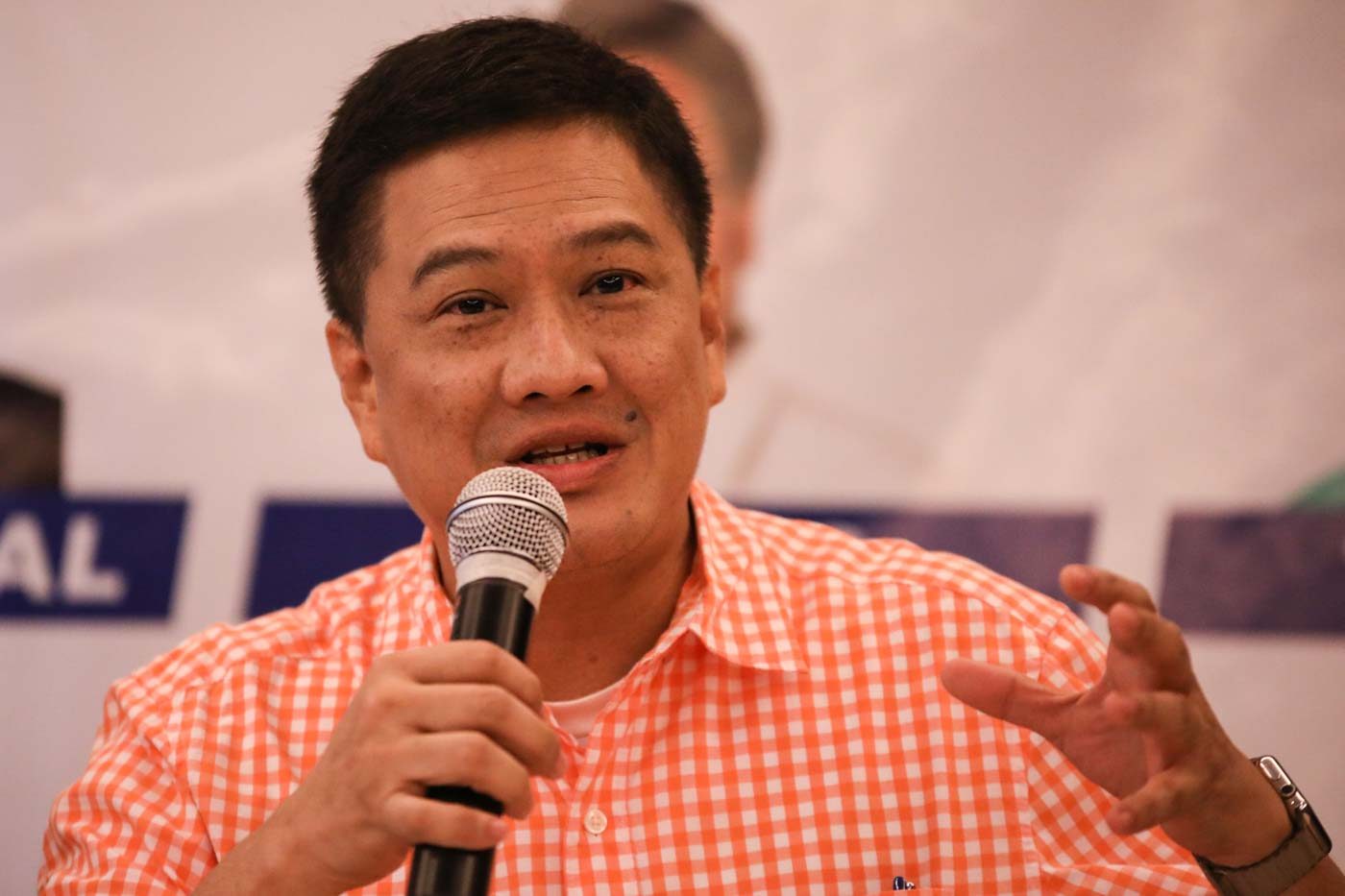 THE FRIEND OF LABORERS. Ex-Quezon congressman Erin Tañada wants to fight for Filipino laborers and farmers if he wins as senator. Photo by Darren Langit/Rappler  