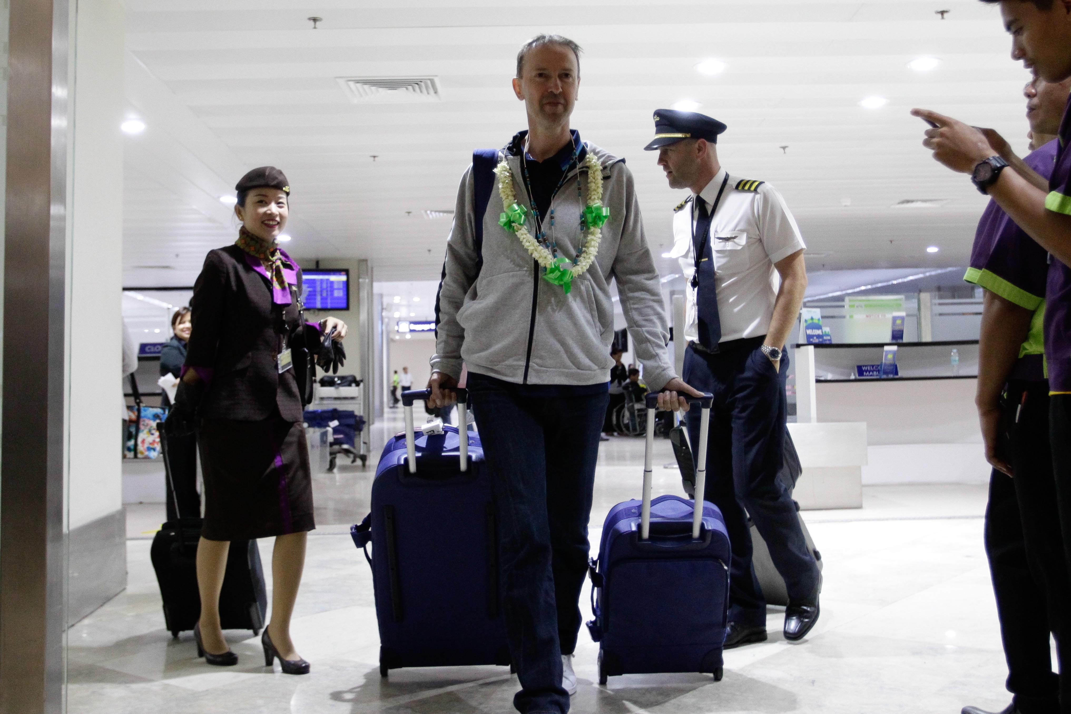 IN STYLE. France head coach Vincent Collet arrives in Manila. Photo by Czeasar Dancel/Rappler 