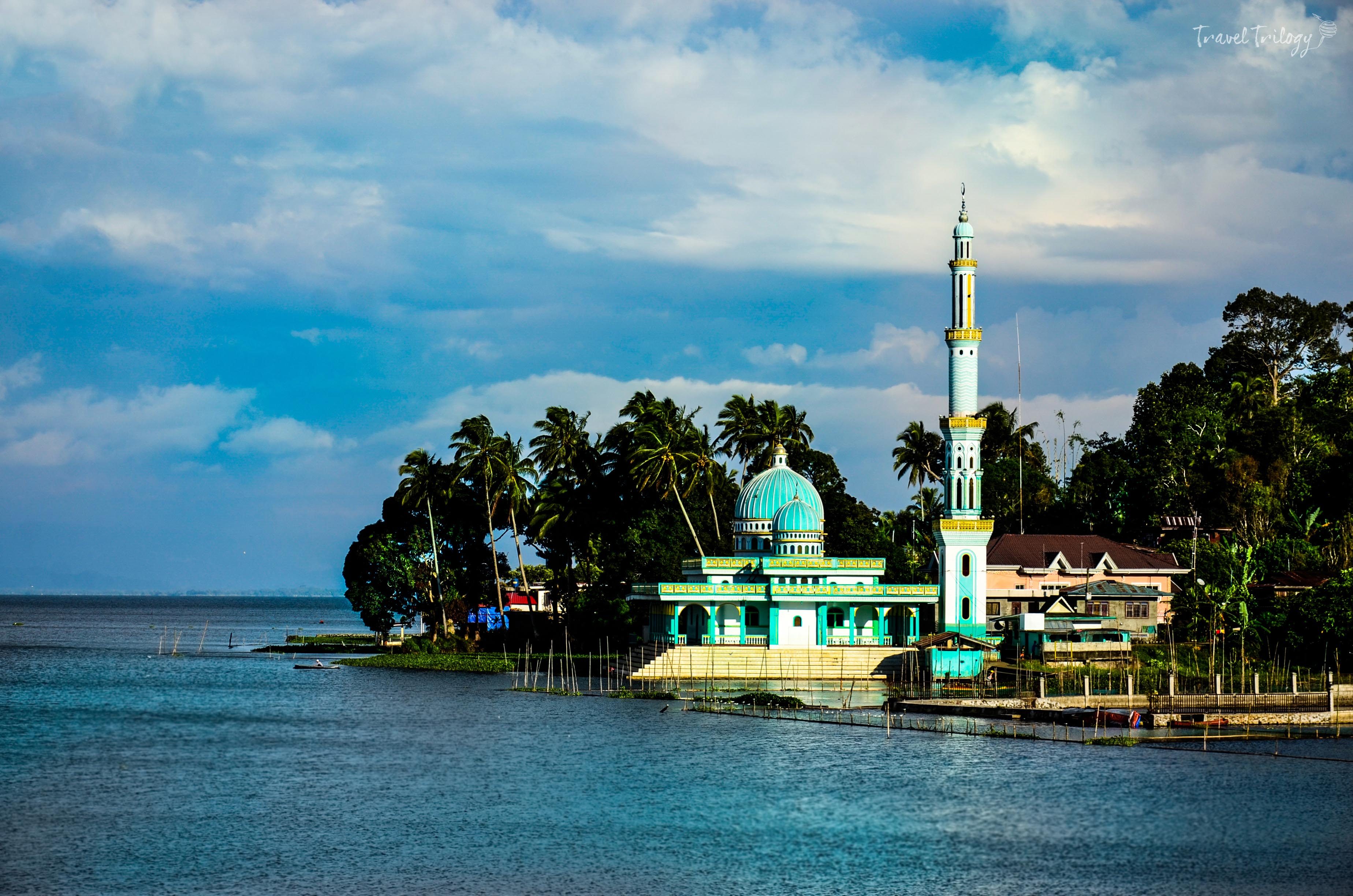LAKESIDE MOSQUE. Raya Masjid in Balindong. Photo by Potpot Pinili/Rappler 