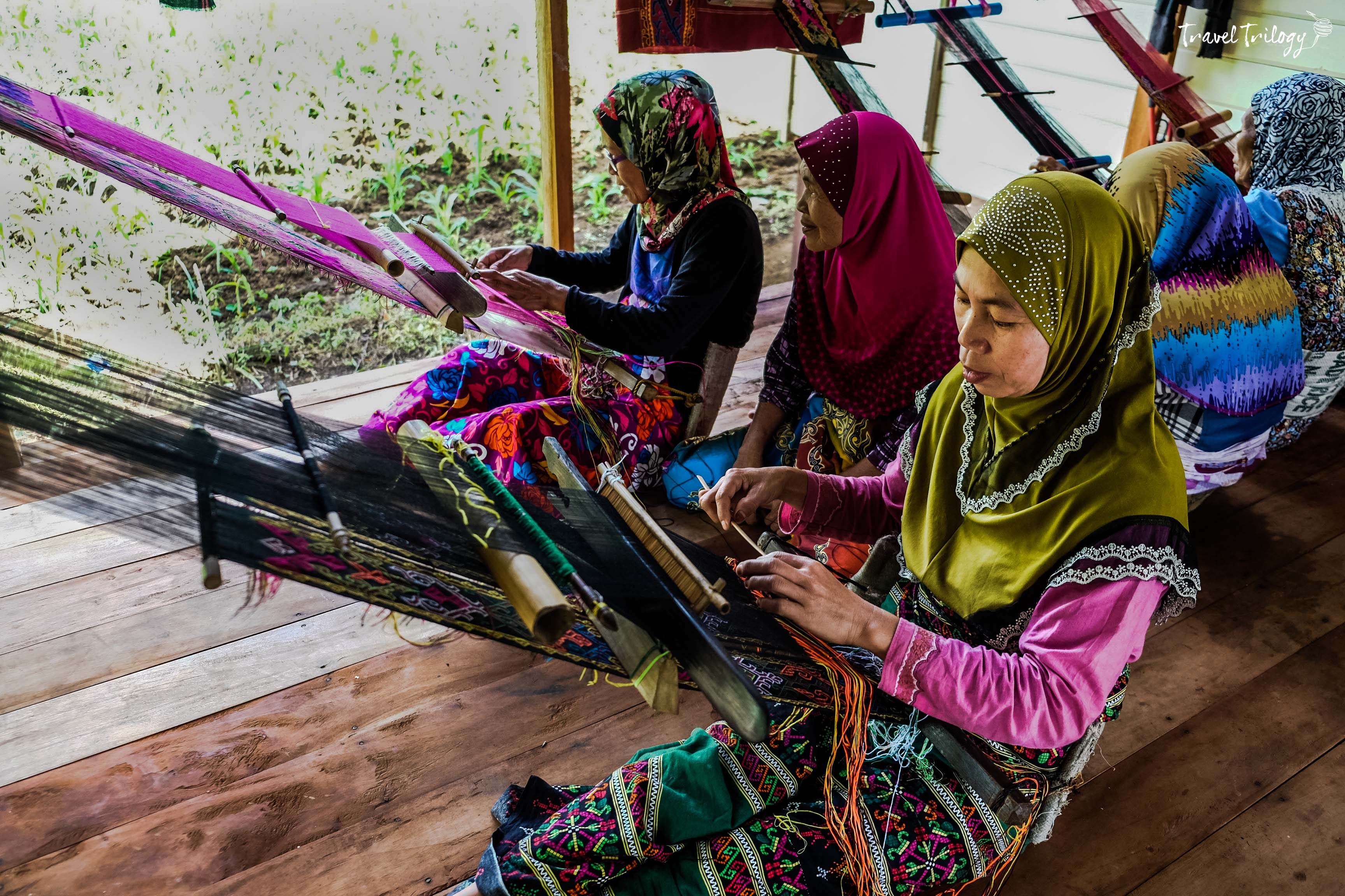 LANGKIT. Langkit weaving is an age-old traditional Maranao art. Photo by Potpot Pinili/Rappler 
