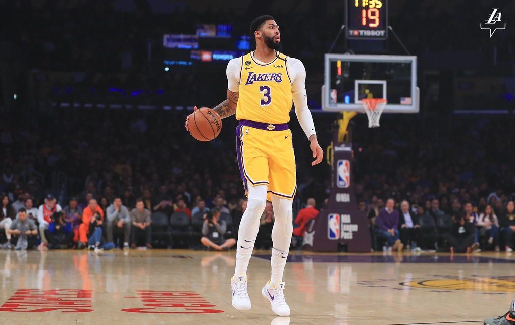 Anthony Davis sparks Lakers over Sixers