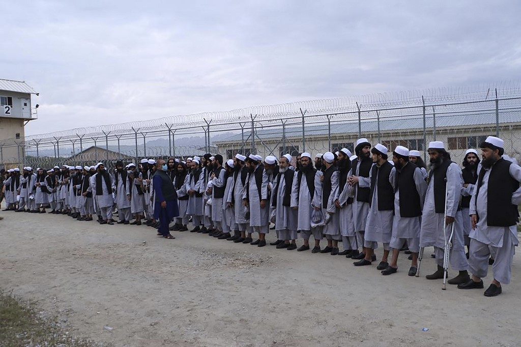 Afghan gov’t frees Taliban prisoners as truce holds for 2nd day