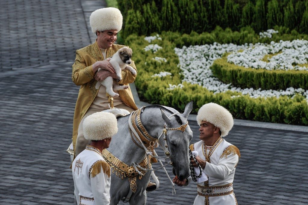 Turkmenistan defies pandemic to celebrate national horse day