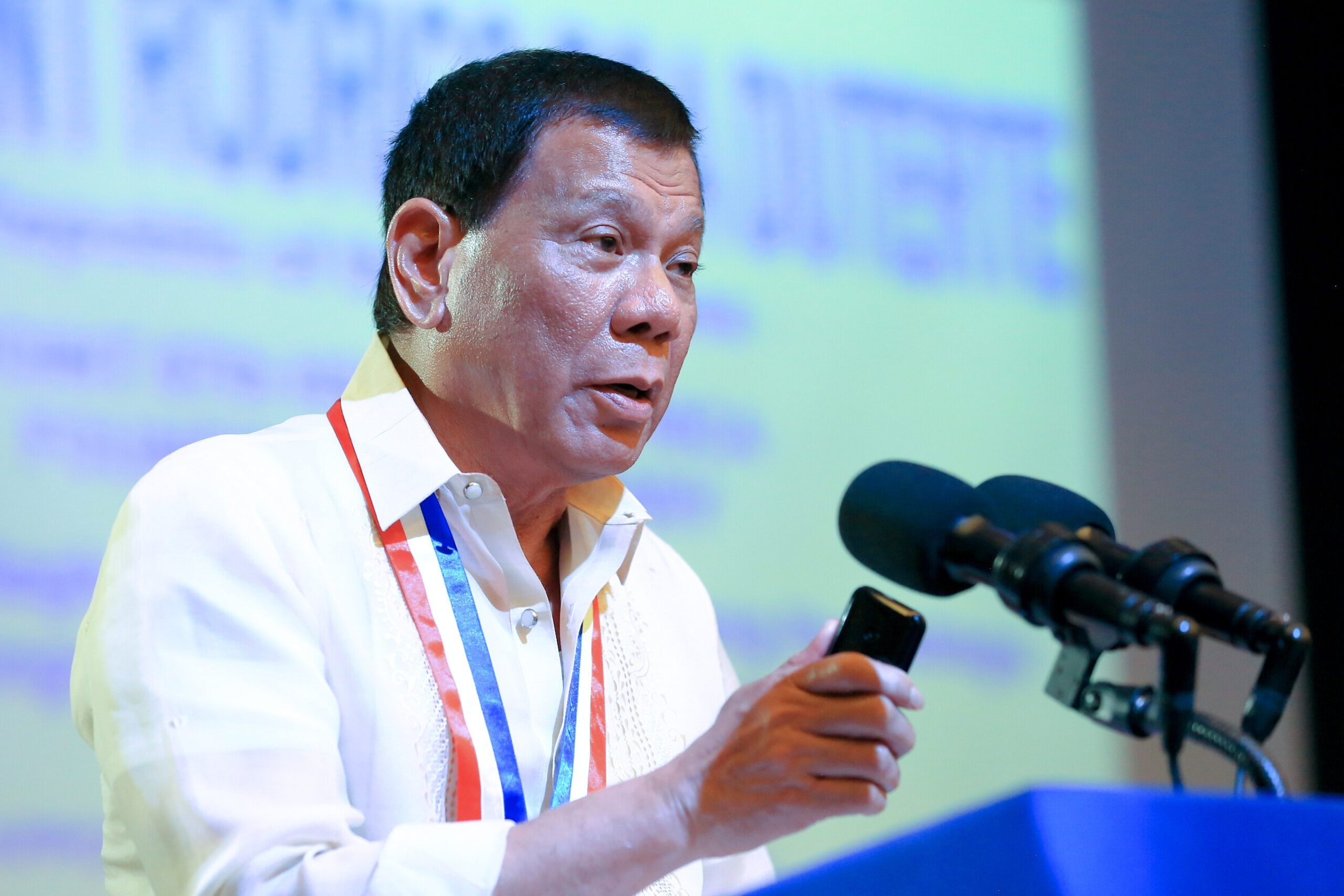 Duterte to meet lawmakers before martial law expires