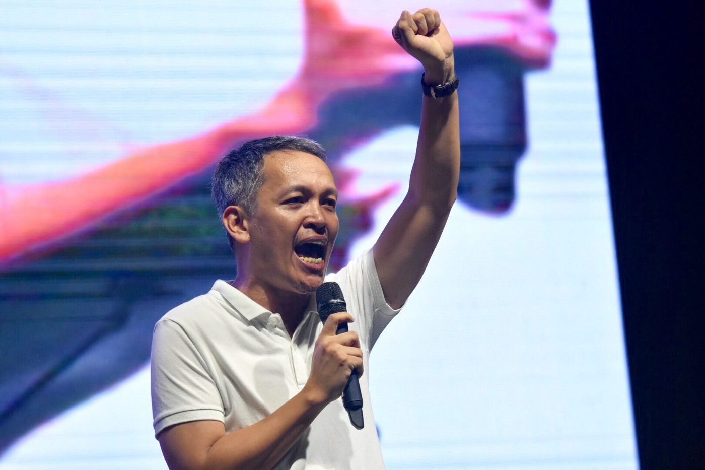 Bayan secretary-general Renato Reyes Jr speaks at the rally marking the 32nd anniversary of People Power. Photo by Angie de Silva/Rappler 