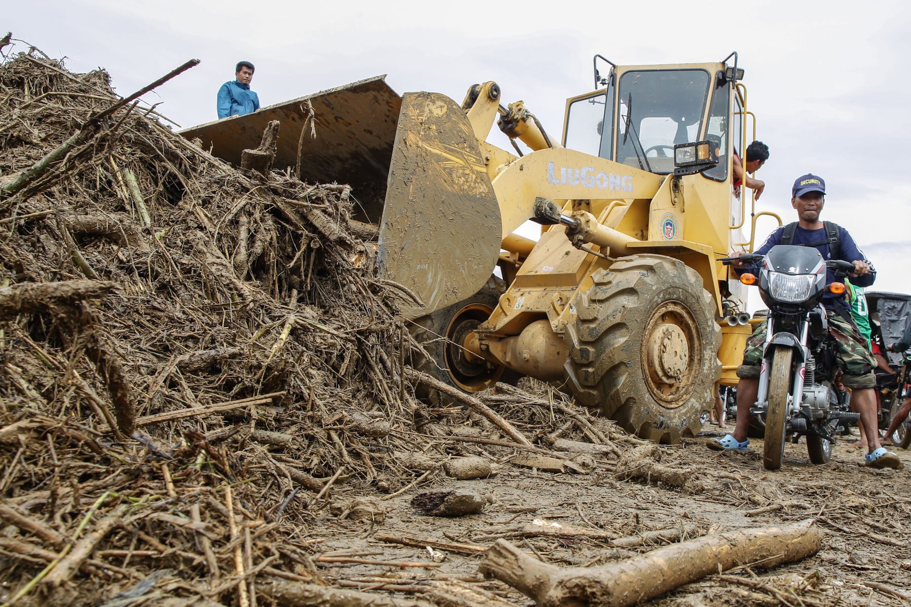Typhoon Lando: 35 killed, nearly a million affected